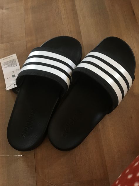 My new slides 🖤 Slides Aesthetic, Slide Adidas, Uniform Fits, Adidas Slippers, Volleyball Outfit, Custom Fitted Hats, Fun Slippers, Luke Castellan, White Slides