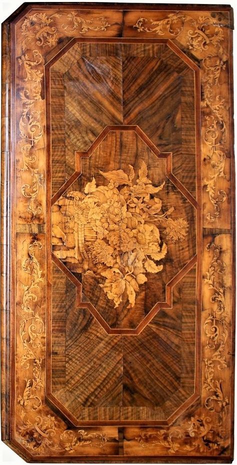 Commode, dite "en Tombeau", de forme rectangulaire, en marqueterie de bois indigènes; XVIII siecle. Elle est ornée d'une marqueterie "à l'italienne", dite "peinture en bois" à motifs de corbeille de fleurs sur un entablement, rinceaux feuillagés, couronne, trophée d'armes, phénix, mascaron, feuille d'acanthe, pots à feu et guirlandes de fleurs dans des réserves feuillagées et des encadrements à fleurons. Marquetry, Armoire, Furniture, Home Decor, Home Décor