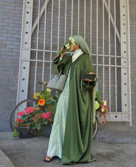 Eid Style Outfits Hijab, Green Abaya Aesthetic, Green Eid Outfit, Green Abaya Outfit, Green Khimar, Hijabi Eid Outfits, Eid Outfits Hijab, Hijabi Wardrobe, Cute Modest Clothes