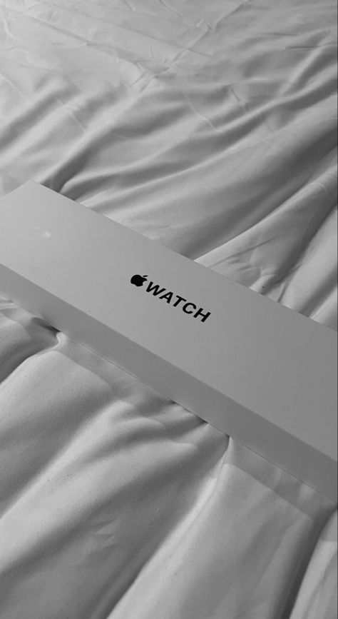 Box Aesthetic, Ipad Organizer, Apple Watch Fashion, Watch Gift Box, Dream Things, Apple Technology, Watch Fashion, Quran Quotes Inspirational, Watch Box