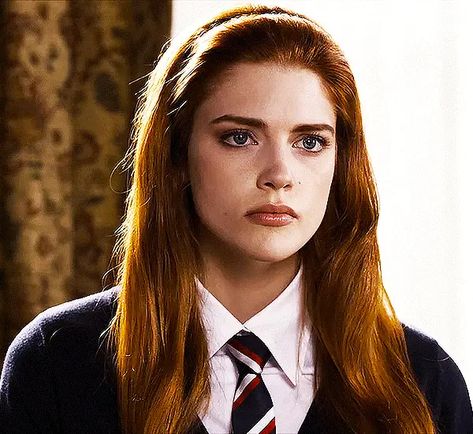 Red Head Face Claims, Ginger Face Claim, Red Headed Actresses, Laura Berlin, Red Haired Actresses, Harry Potter Oc, H.e.r Aesthetic, Lily Evans, Long Red Hair