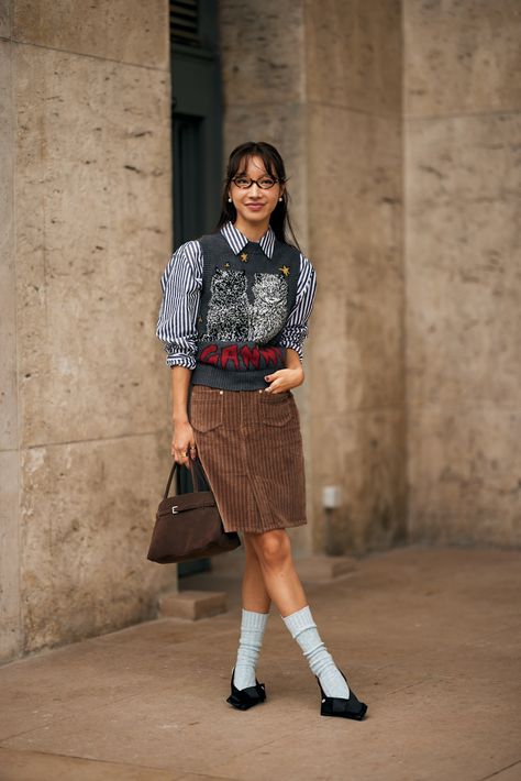 11 Preppy Outfits That Re-Write '80s Style | Marie Claire Heels With Socks Outfit, 80s Preppy Fashion, Ganni Street Style, Paris Fashion Week 2024, The 80s Fashion, Preppy Mode, Preppy Fall Outfits, Fashion Week 2024, Fashion Rules