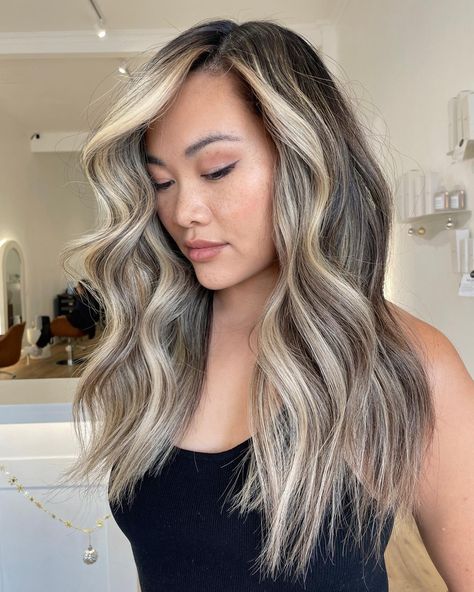 Asian Dirty Blonde Balayage Hair with Vanila Money Piece Asian Blonde Highlights Balayage, Asian Blonde Hair Balayage, Side Part Money Piece, Dirty Blonde Balayage Hair, Asian Blonde Highlights, Asian Blonde Balayage, Asian Balayage Hair, Vanilla Highlights, Asian Blonde Hair