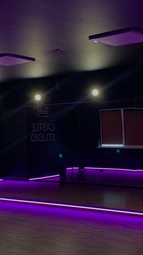 Dance Studio Lighting Ideas, Dark Dance Studio, Dance Room Aesthetic, Dance Room In House, Dance Studio Design Interiors, Dance Class Aesthetic, Dance Studio Aesthetic, Neon Office, Black Dance Studio