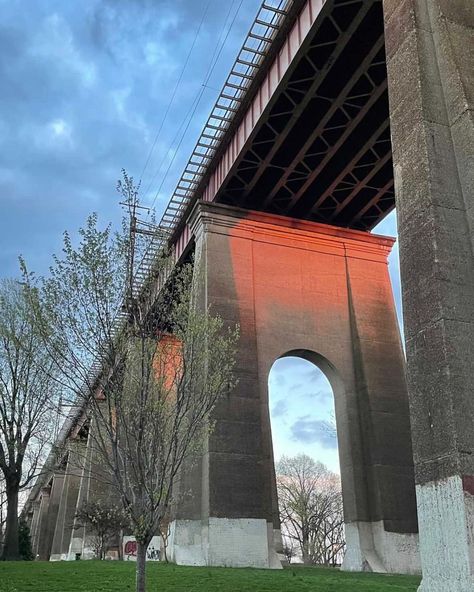 @astoryofastoria on Instagram: “hints of color at astoria park tonight. repost via @nycty #astoryofastoria” Astoria Queens New York, Astoria New York Queens, Astoria Column, The Ansonia New York City, Astoria Park, Queensboro Bridge New York City, York City, New York City, New York