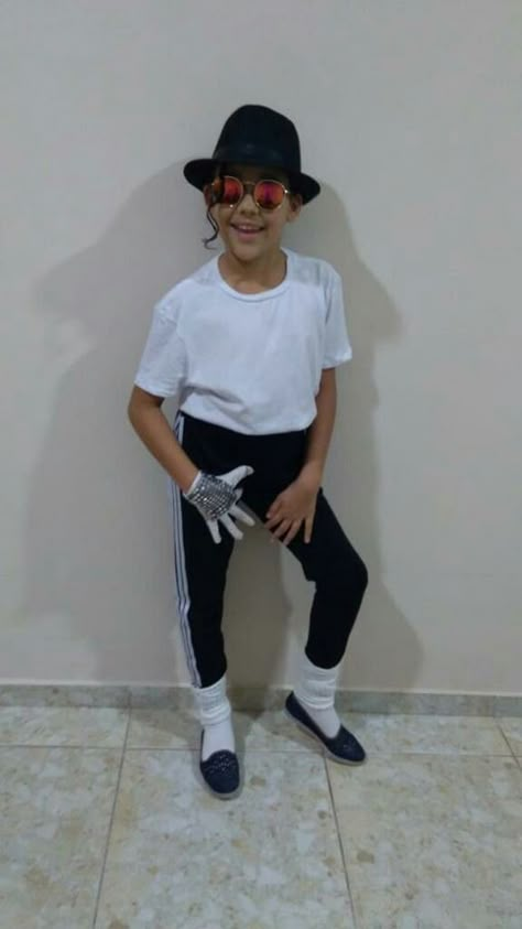 Michael Jackson Dress Up, 90s Music Costumes, Kids Michael Jackson Costume, Music Icons Costume Ideas, Michael Jackson Kids Costume, Mens Halloween Costumes Diy, Michael Jackson Party, Michael Jackson Costume, 80s Fancy Dress