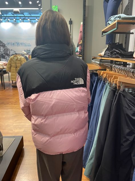 Black North Face Puffer, Pink North Face, North Face Puffer Jacket, Black Puffer Coat, Mommy Outfits, Fall Lookbook, Black Puffer, Everything Pink, Black North Face