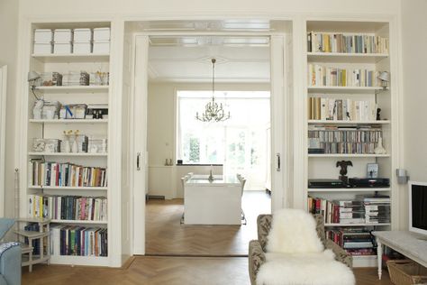 Thought a few pictures of bookshelves surrounding door ways might be helpful as you're thinking about your living room. Temporary Room Dividers, Living Room Classic, Bamboo Room Divider, Living Room Divider, Wooden Room Dividers, Sala Grande, Pocket Door, Trendy Living Rooms, Design Room