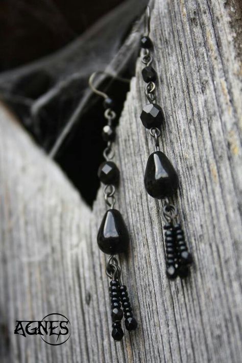 Gothic Beaded Earrings, Bohemian Style Jewelry, Beaded Jewelry Necklaces, Beaded Earrings Diy, Beaded Crochet, Gothic Earrings, Glass Beads Jewelry, Goth Jewelry, Earrings Diy