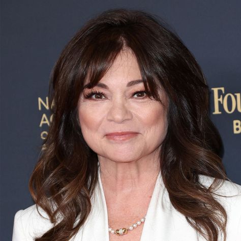 Valerie Bertinelli Recipes, Support Boyfriend, Hot In Cleveland, 5 Minute Recipe, 5 Minute Meals, Valerie Bertinelli, Yellow Mini Dress, Gisele Bündchen, Nicole Richie