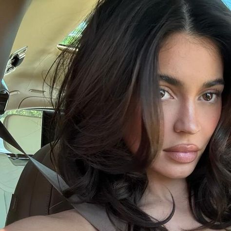 Kylie on Instagram: "hiiiiiiiiiii" Kylie Jenner Long Hair, Kylie Jenner Haircut, Kim Kardashian Short Hair, Kylie Hair, Kylie Jenner Hair, Blowout Hair, Wig Making, Beautiful Long Hair, Long Bob