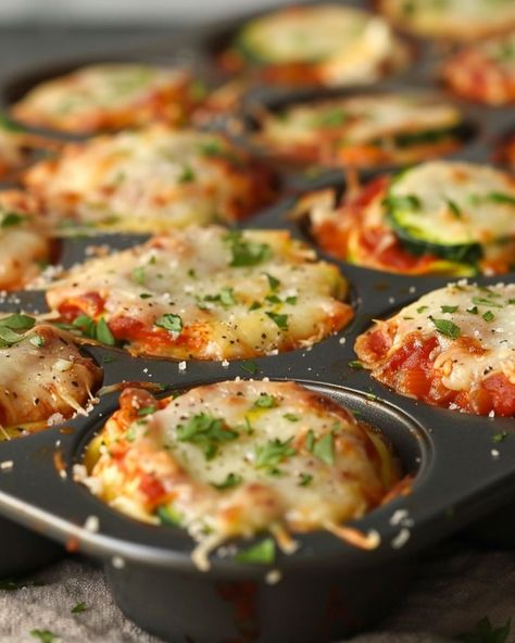 Vegaterian Italian Recipes, Food For Lunch Party, Zucchini Recipes Stovetop, Carbless Lunch, So Yummy Recipes, Italian Zucchini Recipes, Easy Lunch Recipe Ideas, Side Dishes For Lasagna, Meatball Sub Bites