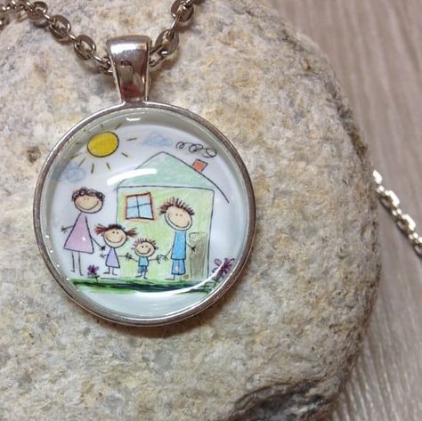 10 ways to turn kid drawings into jewelry & whimsy wednesday Kid Drawings, Picture Pendant Necklace, Jewerly Art, Idee Cricut, Picture Necklace, Resin Jewelry Diy, Picture Pendant, Diy Resin Crafts, Custom Pendants