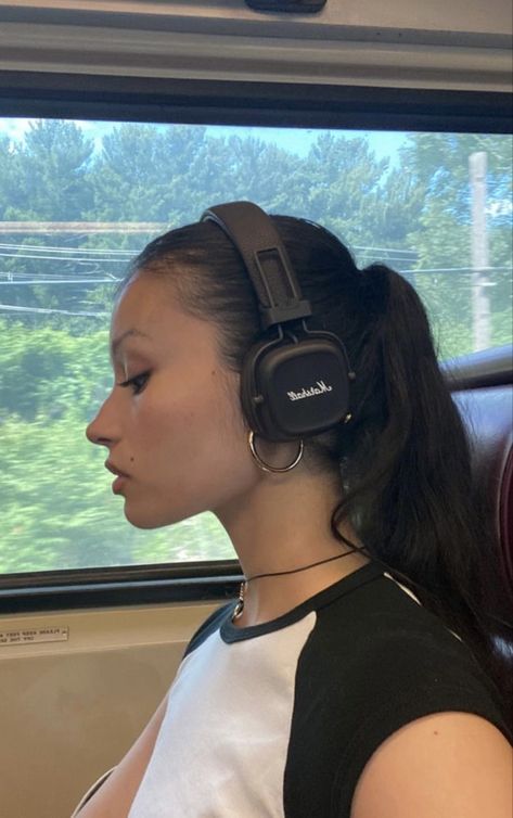 @threemillion on instagram | headphone aesthetic Headphone Outfit, Marshall Headphones, Aquarium Pictures, Headphones Aesthetic, Cute Headphones, Home Hair, Cream Shirt, Female Portraits, Instagram Photo Inspiration