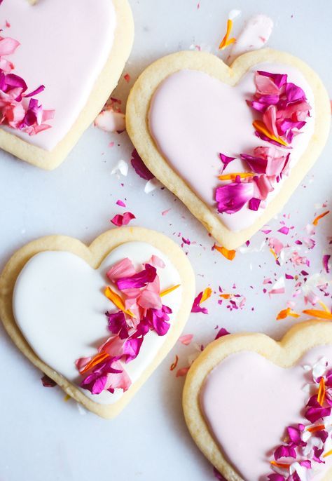 lemon sugar cookies with edible flowers sprinkles Receiving Flowers, Edible Flowers Recipes, Best Sugar Cookie Recipe, Lemon Sugar Cookies, Chewy Sugar Cookies, Pink Icing, Shaped Cookies, Heart Shaped Cookies, Best Sugar Cookies