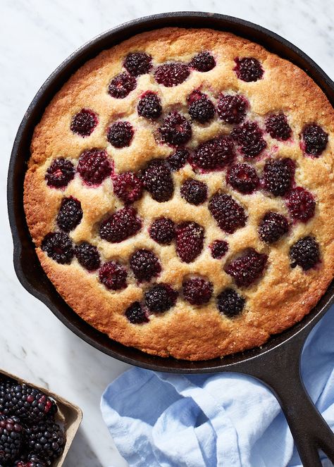 Berry Popsicles, Blackberry Dessert, Blackberry Cake, Buttermilk Cake, Blackberry Recipes, Blueberry Crumble, Summer Baking, Berry Cake, Sweets Cake