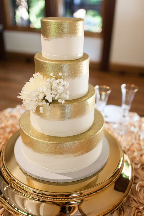 gold wedding cake Cake Dummy, Wedding Cake Simple Elegant, White And Gold Wedding Cake, 50th Anniversary Cakes, White And Gold Wedding, Wedding Cakes Elegant, Wedding Anniversary Cakes, Cake Simple, Napa Valley Wedding