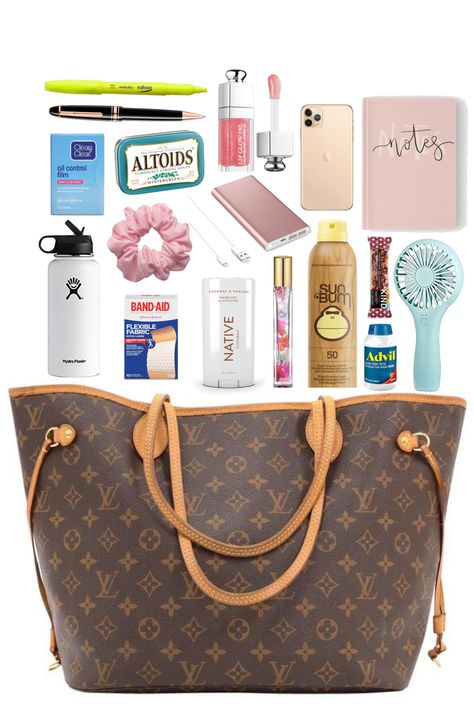 Sorority Rush Bag Essentials, Rush Bag Ideas, Sorority Rush Bag, Rush Bag Essentials, College Bag Essentials, Sorority Rush Week Outfits, Rush Bag, Sorority Rush Week, Bama Rush