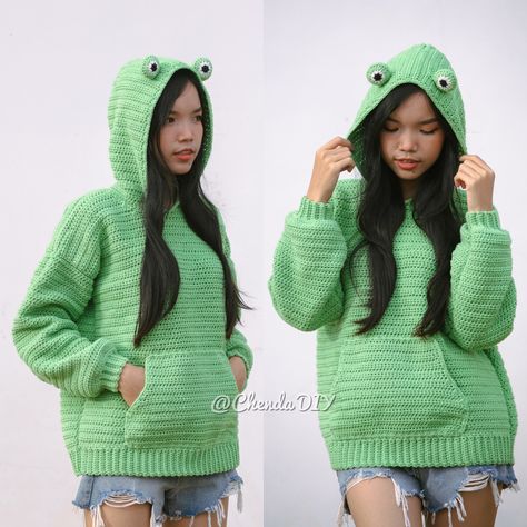 Tutorial available on my youtube channel Chenda DIY Chenda Diy, Frog Hoodie, Crochet Sweater Design, Hoodie Diy, Crochet Frog, Mode Crochet, Crochet Girls, Crochet Jacket, Diy Crochet Projects