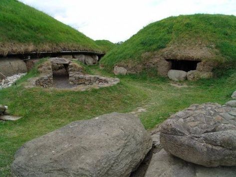 Prehistoric Fashion, Megalithic Structures, Megalithic Monuments, Ancient Structures, Ireland Pictures, Ancient Ireland, Standing Stones, Irish Roots, Hodge Podge