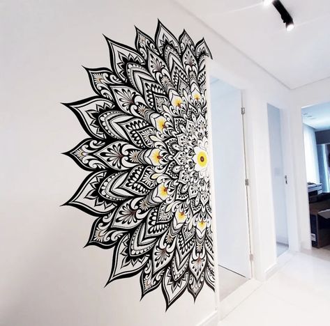 Mandala Painting On Wall, Wall Mandala Painting, Mandala Art Wall Painting, Mandala Wall Art Murals, Mandala Wall Painting, Color Wheel Art Projects, Simple Wall Paintings, Creative Wall Painting, Mandala Wallpaper