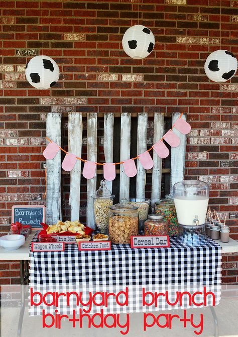 *Random Thoughts of a SUPERMOM!*: Eli's Barnyard Brunch Birthday Party Breakfast Birthday Party For Kids, 1st Birthday Brunch, Breakfast Birthday Party, Brunch Wedding Food, First Birthday Brunch, Birthday Breakfast Party, Brunch Table Setting, Breakfast Birthday, Breakfast Party Foods