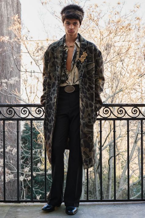 The Fashion Search Engine - TAGWALK 70s Rock Fashion, Goth Mens Fashion, Outfit Ideaa, Boho Fashion Winter, Party Outfit Men, Goth Guys, 70s Inspired Fashion, Marcel Proust, Winter Boho