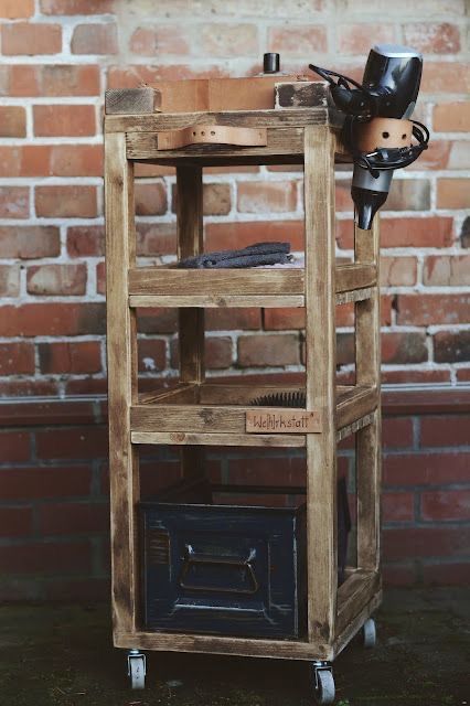 Barber Shop Shampoo Station, Rustic Beauty Salon Ideas, Farmhouse Hair Salon, Salon Sign Ideas, Rustic Salon Decor, Rustic Salon, Small Hair Salon, Hairdressing Trolley, Hair Salon Names