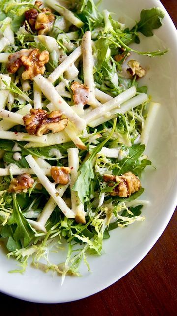 Sara Stewart, MS, CNS on Instagram: "honeycrisp apple salad with candied nuts and goat cheese!! sweet, salty, crispy, crunchy, and packed with fall-forward ingredients you can feel good about, this little green glow-up’s got it all ✨🍏 the stars of the show here are the homemade spiced cider vinaigrette dressing, which is the perfect sweet + spicy counter to the creamy goat cheese, and @lakanto maple glazed candied nuts, coming in clutch with the crunch. I’ve been snacking on these nuts on repea Honey Crisp Apple Salad, Crisp Apple Salad, Honeycrisp Apple Salad, Honey Crisp Apple, Honeycrisp Apple, Autumn Salad Recipes, Cider Vinaigrette, Honey Crisp, Thanksgiving Salad