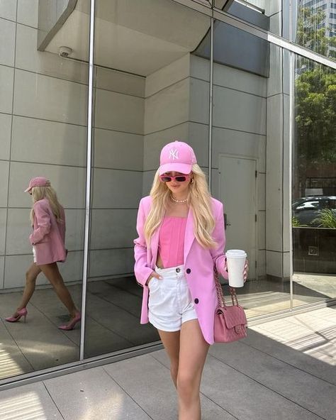 Spring Pink Outfits, Pink Baseball Cap Outfit, Pink Cap Outfit, Aesthetic Barbie, Outfit Rosa, Sephora Gift, Baseball Cap Outfit, Pink Minimalist, Sephora Gift Card