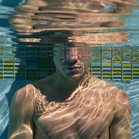 Underwater Portrait, Queer Art, Foto Tips, Water Photography, Beneath The Surface, Under Water, Body Poses, Aesthetic Guys, In The Pool