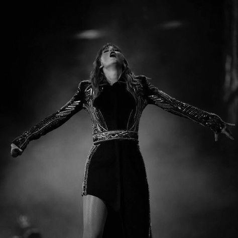 Stadium Tour, King Of Hearts, Red Taylor, Taylor Swift Album, Best Albums, Taylor Swift Lyrics, Taylor Swift 13, Taylor Swift Pictures, Black And White Pictures