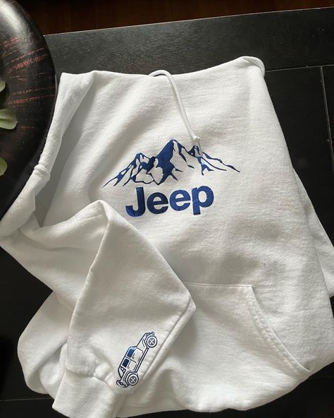 Jeep Sweatshirt, Jeep Hoodie, Cute Preppy Outfits, Fall Fits, Cute Sweatshirts, Cute Everyday Outfits, Really Cute Outfits, Preppy Outfits, Dream Clothes