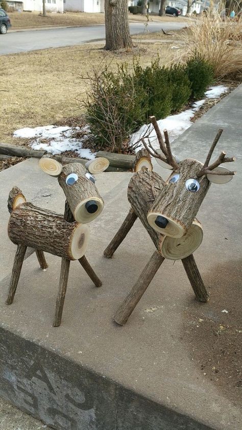 Wood Log Crafts, Wood Reindeer, Wooden Deer, Wooden Reindeer, Christmas Wood Crafts, Driftwood Art, Christmas Wood, Garden Crafts, Christmas Deco