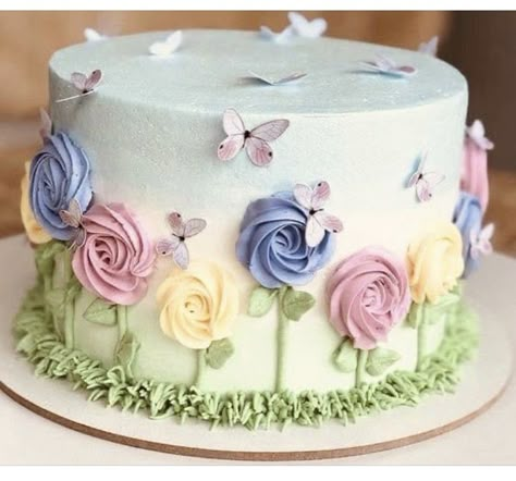 Easy Vanilla Frosting, Cake Designs For Girl, Buttercream Cake Designs, Butterfly Birthday Cakes, Cake With Flowers, Cakes Flowers, Mini Torte, Birthday Cake With Flowers, Simple Cake Designs