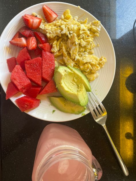 watermelon, strawberries, scrambled eggs and avocado Breakfast With Watermelon, Scrambled Eggs And Avocado, Watermelon Breakfast, Eggs And Avocado, 10 Day Cleanse, Snacks Ideas, Dish Ideas, Animal Based, Party Plan