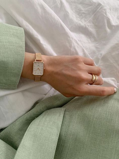 Asthetic Watches Women, Dw Watch Women, Daniel Wellington Watch Women, Elegant Watches Women, Pretty Watches, Womens Designer Watches, Daniel Wellington Watch, Classy Watch, Fancy Watches