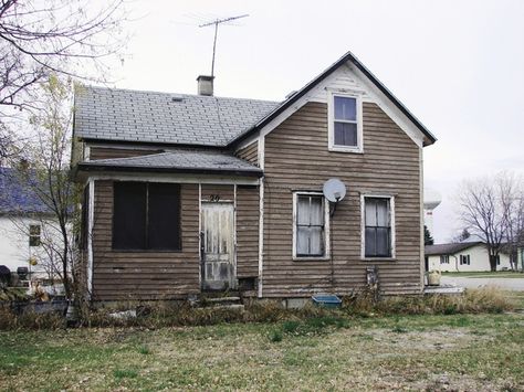 Run Down House Aesthetic, Bloxburg Poor House, Run Down House, Anglo Gothic, Rundown House, Run Down Apartment, Dilapidated House, 90s House, Sinking Ship