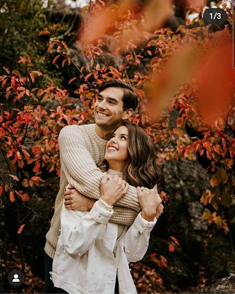 Couple Fall Photoshoot, Shooting Photo Couple, Autumn Photography Portrait, Fall Couple Pictures, Fall Photoshoot Ideas, Portret Feminin, Fall Couple Photos, Fashion Fotografie, Shooting Couple