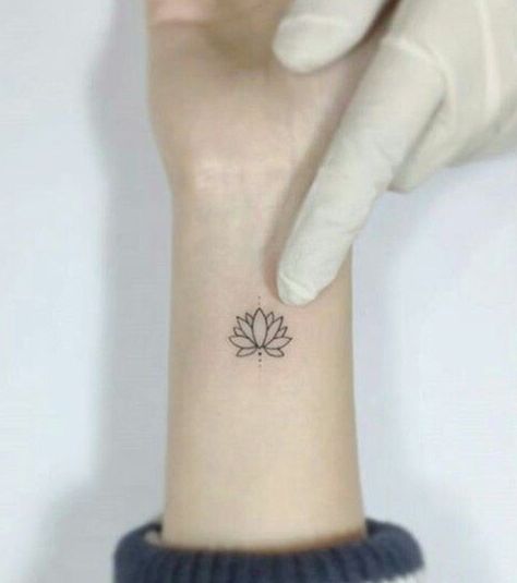 Lotusblume Tattoo, Small Lotus Tattoo, A Small Tattoo, Tattoo Lotus, Unalome Tattoo, Shape Tattoo, Elbow Tattoos, Small Girl Tattoos, Initial Tattoo