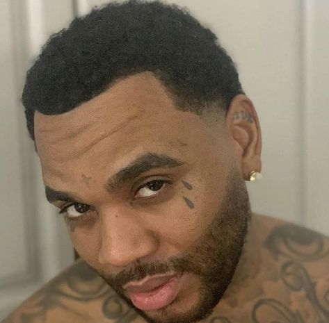 Mood Pics For Profile, Funny Rapper Pictures, Kevin Gates Reaction Pic, Kevin Gates Funny Pics, Kevin Gates Pfp, Kevin Gates Funny, Celebrity Mood Pics, Celebrity Pfp, Celebrity Selfies