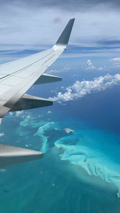 Plane Over Ocean, Pretty Airplane View, Plane View Aesthetic, Plane View, Singapore Photos, Airplane Wallpaper, Airport Aesthetic, Vision Board Images, Vision Board Wallpaper