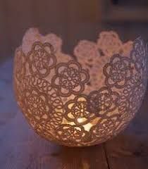 Doily Crafts Repurposed Ideas, Doily Ornaments, Doilies Diy, Christmas Doily, Wedding Centre Pieces, Hobbies Ideas, Crafts Easy Diy, Make A Lampshade, Doily Art