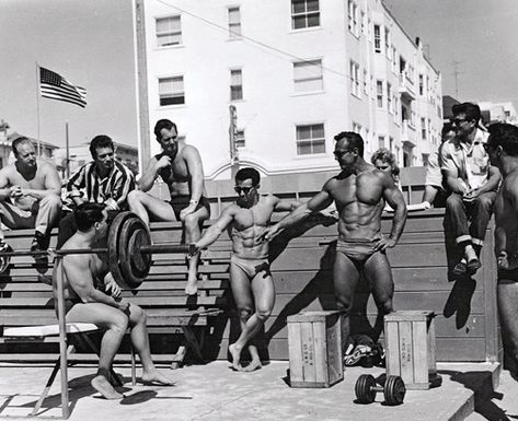 Muscle beach, Venice Beach California classic bodybuilding photo Summer Plan, Venice Beach California, Muscle Beach, Bra Video, Outdoor Workout, Memory Games For Kids, Pic Photo, Sport Body, Nike Workout