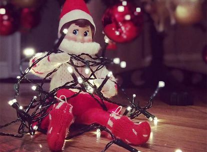 christmas-lights-elf-shelf-750x550 Elf Fun, Elf Ideas, Under The Mistletoe, Preschool Christmas, Elf On The Shelf Ideas, December Daily, Shelf Ideas, Christmas Recipes, Health Services