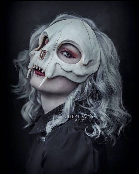 4,575 Likes, 9 Comments - Beserk (@beserk) on Instagram: “🖤💀🖤💀🖤 @kikamacabre looks haunting in this beautiful mask by @maskaradamasks! 📸:…” Mascaras Halloween, Mask Ideas, Skull Mask, Cool Masks, Masks Art, 판타지 아트, 영감을 주는 캐릭터, Mask Design, Character Outfits