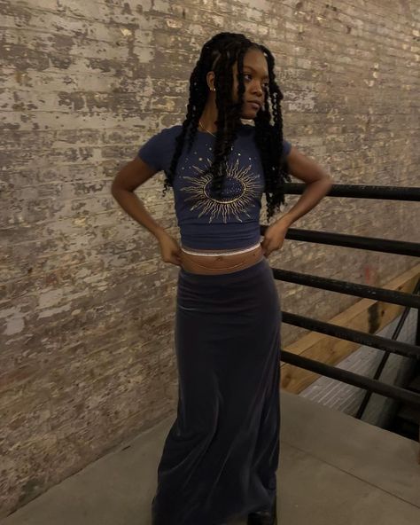 vintage baby tee thrifted style velvet maxi skirt long hair protective hairstyle faux locs cute girl Tshirt Aesthetic Outfit, Velvet Maxi Skirt Outfit, Graphic Tshirt Aesthetic, Velvet Skirt Outfit, Thrifted Style, Tshirt Aesthetic, Velvet Maxi Skirt, Girl Y2k, Maxi Outfits