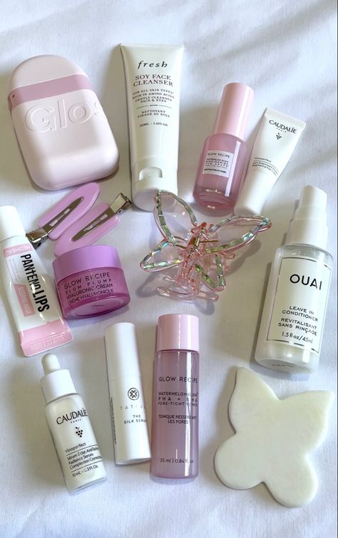 skincare routine that girl pink it girl products inspo Girl Skincare, Makeup Accesories, Barbie Makeup, Pretty Skin Care, Bath And Body Care, Pretty Skin, Body Care Routine, Pink Girly Things, Cosmetic Skin Care