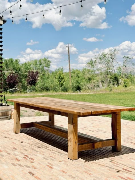 Farmhouse Style Dining Table - Etsy Diy Outdoor Farm Table, Outdoor Dining Table Ideas, Diy Outdoor Dining Table, Farmhouse Picnic Table, Outdoor Dining Table Diy, Outdoor Farmhouse Table, Farmhouse Table Diy, Farm Bench, Wooden Outdoor Table