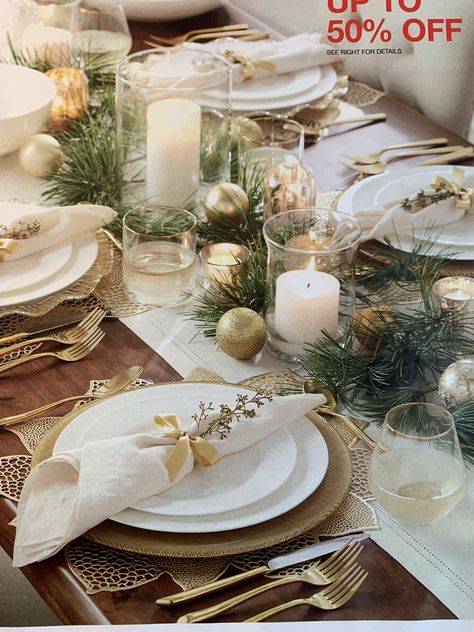 Silver And Gold Christmas Party, Cream And Gold Christmas Table, Christmas Table Settings Gold, Gold And White Christmas Dining Table, White Gold Christmas Table, Gold And White Christmas Table, Gold And Silver Christmas Table, White And Gold Christmas Tablescape, Neutral Christmas Table Setting